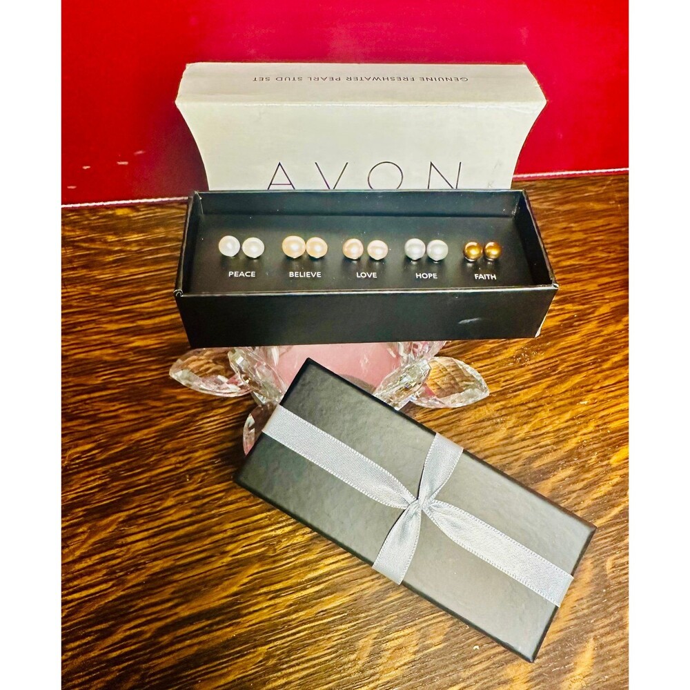 2010 Avon 5-Pair Genuine Freshwater Pearl Stud Earring Set NIB Gift Box
